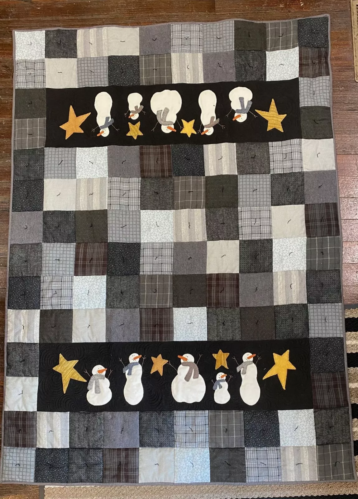 50" X 70" Flannel kit pattern includes the fabrics for the top only (applique' parts & binding sold separately) Frosty Folks Kit