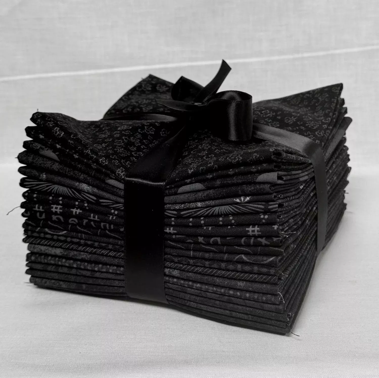 Assorted Black Fat Quarter Bundle - 20 Fat Quarters - Precut