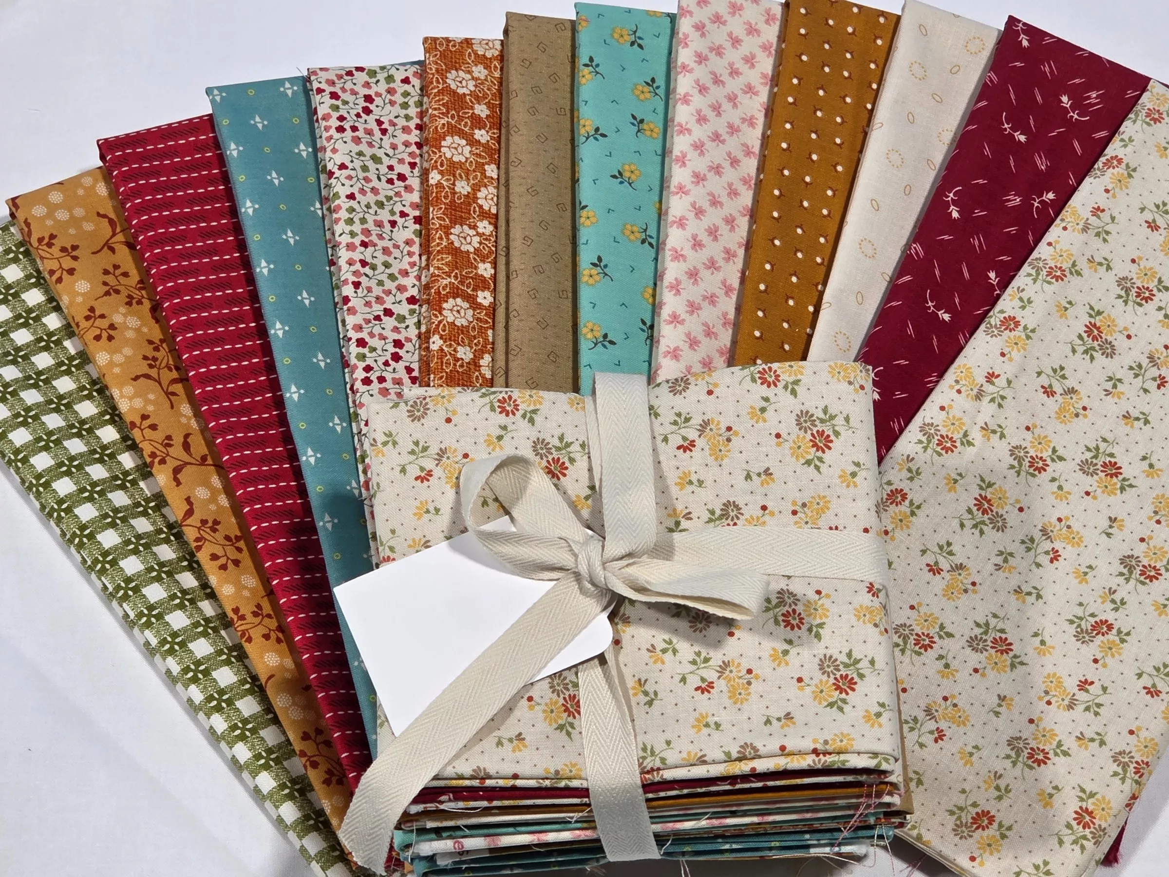 Baked with Love : (13) Fat Quarter Bundle v1 - #278416 - Lori Holt