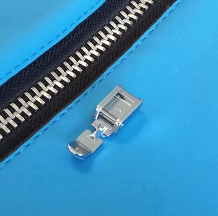 BL Foot: Teflon Zipper