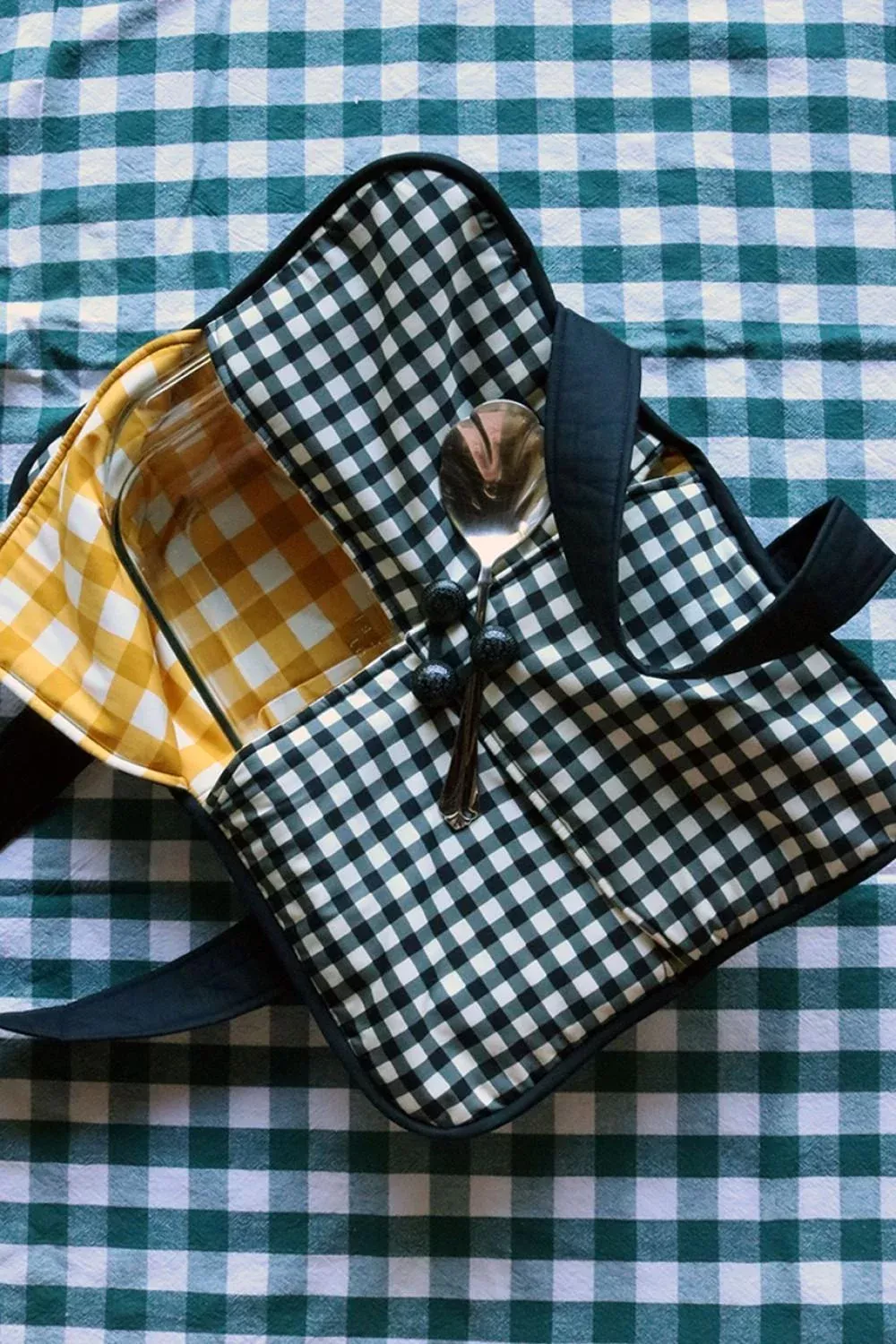 Button Up Casserole Carrier Pattern Cut Loose Press - CLPCRM013