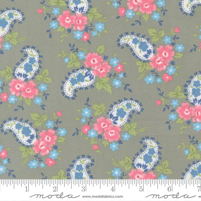 A Cat Named Stitch - Moda - Grey Floral - 55346-16