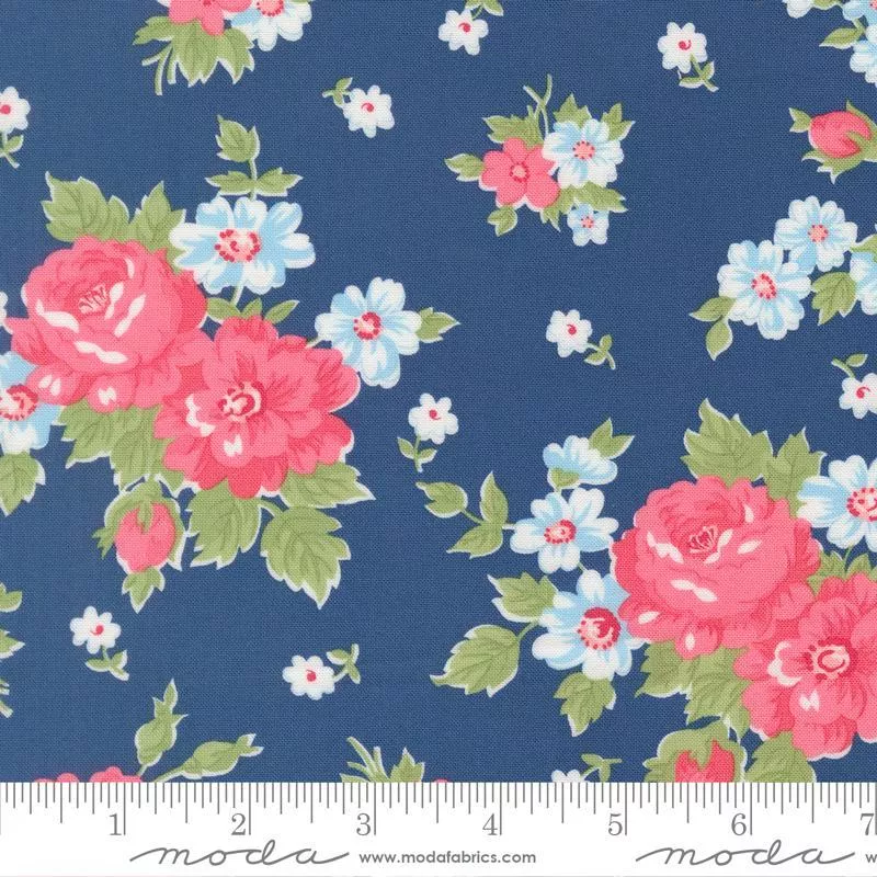 A Cat Named Stitch - Moda - Sea - Large Floral 55340-14