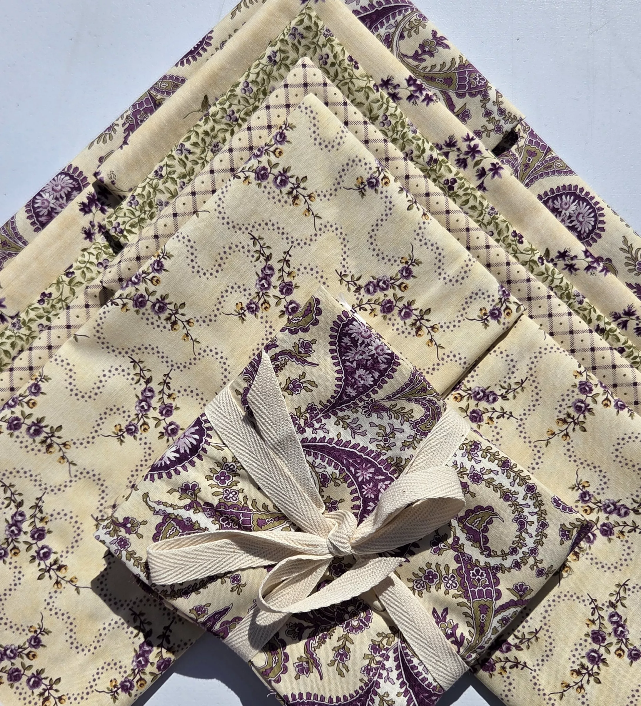 Collections Essence : (5) Fat Quarter Bundle - Parchment II