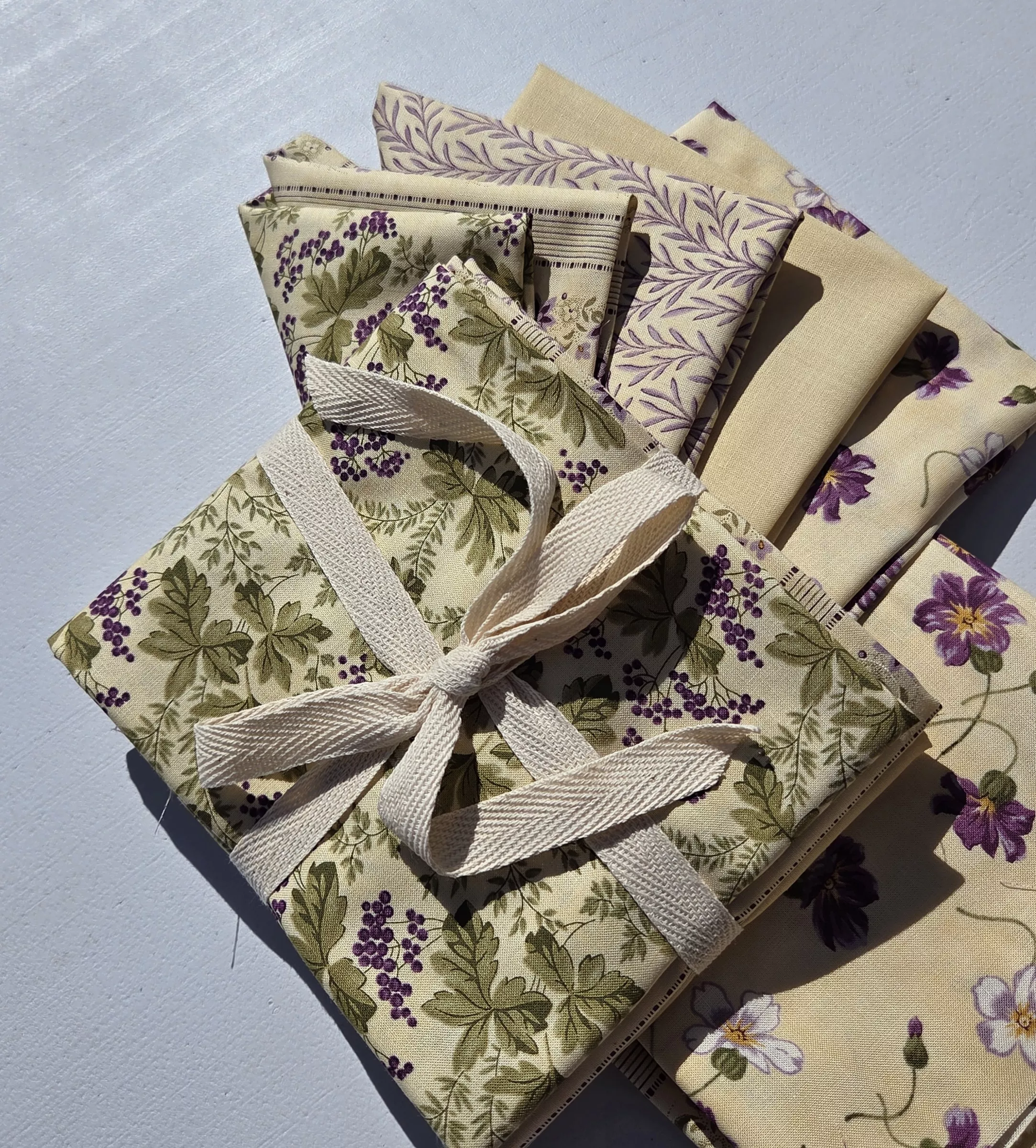 Collections Essence : (5) Fat Quarter Bundle - Parchment