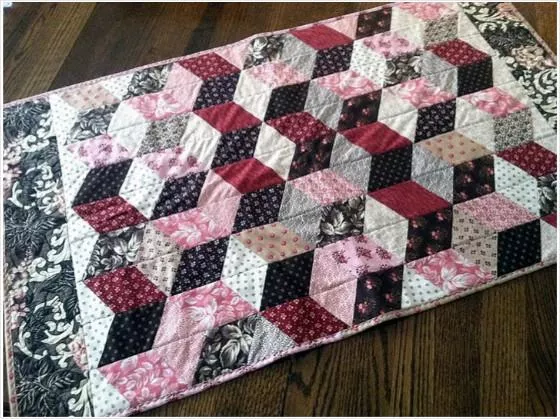 Connie's Diamond Table Runner PATTERN by Debby Kratovil for CLP - CLPDKR005