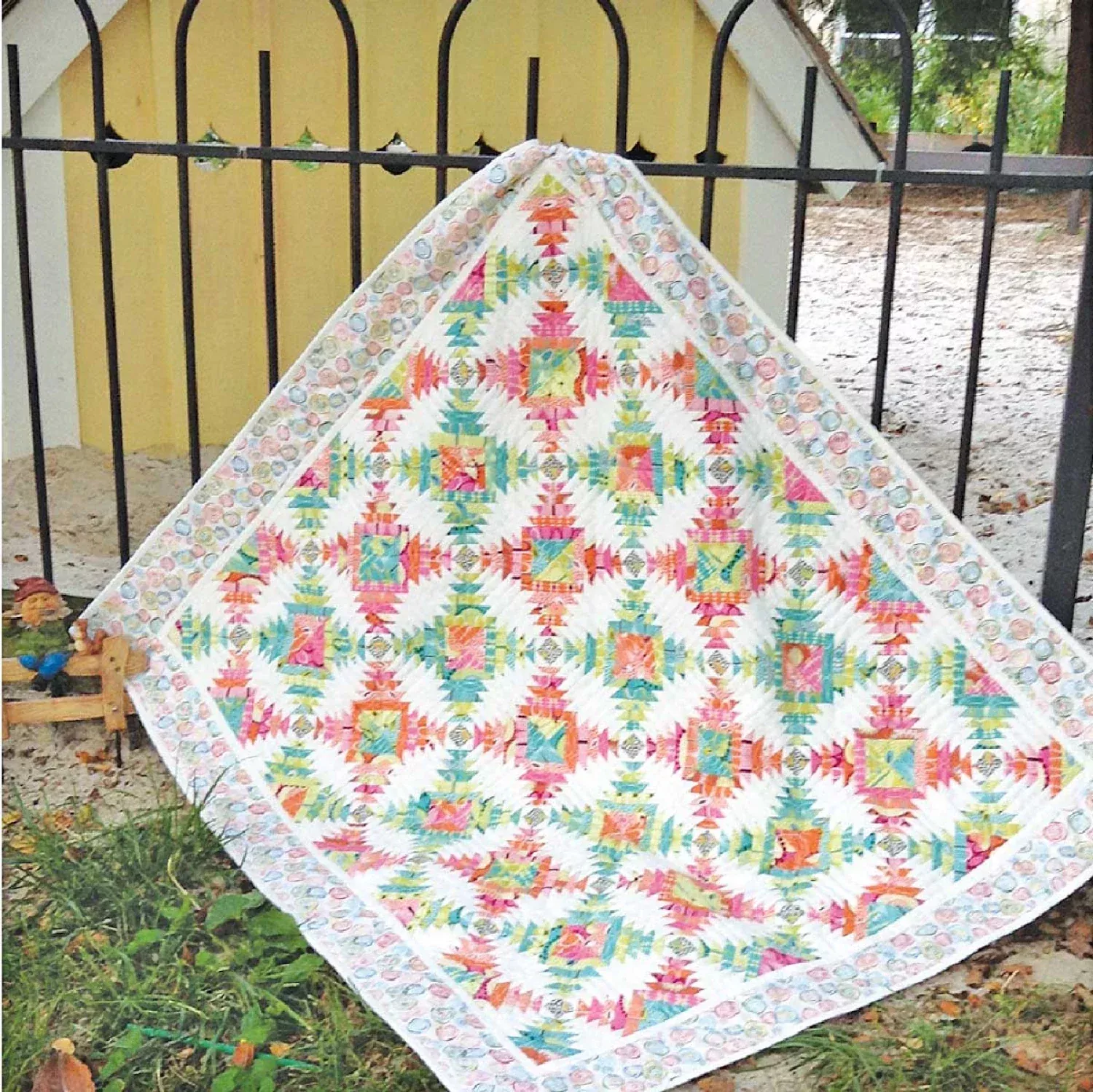 Cut Loose Press South Beach Pineapple Treat Pattern