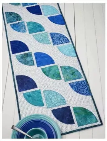Drunkard's Path Table Runner PATTERN by Terry Atkinson for Cut Loose Press - CLPTAK002