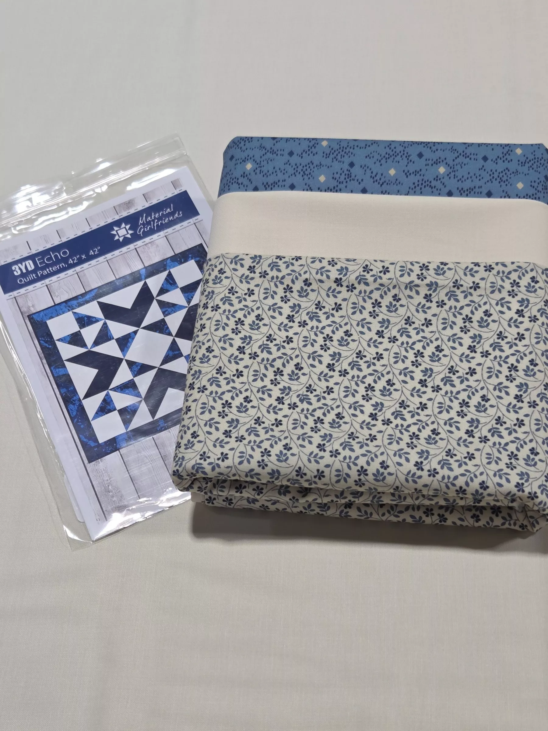 Echo Blue & Cream : 3 Yard Quilt Kit - #461742
