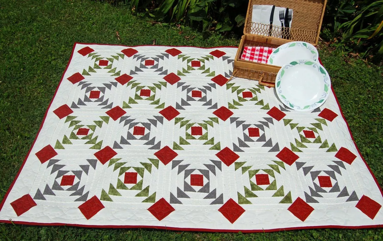 Flying Pineapple Pattern Sheet by Cut Loose Press (46" x 56") - CLPRFI015