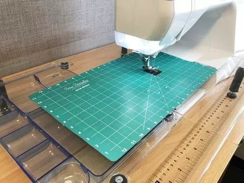 Grid Glider - 12" x 20" - Sew Steady