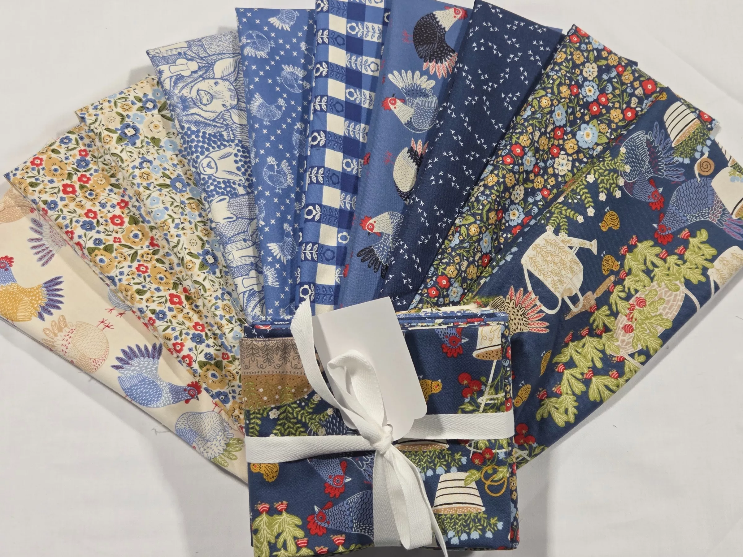 The Henhouse : (10) Fat Quarter Bundle Blue - Gingiber