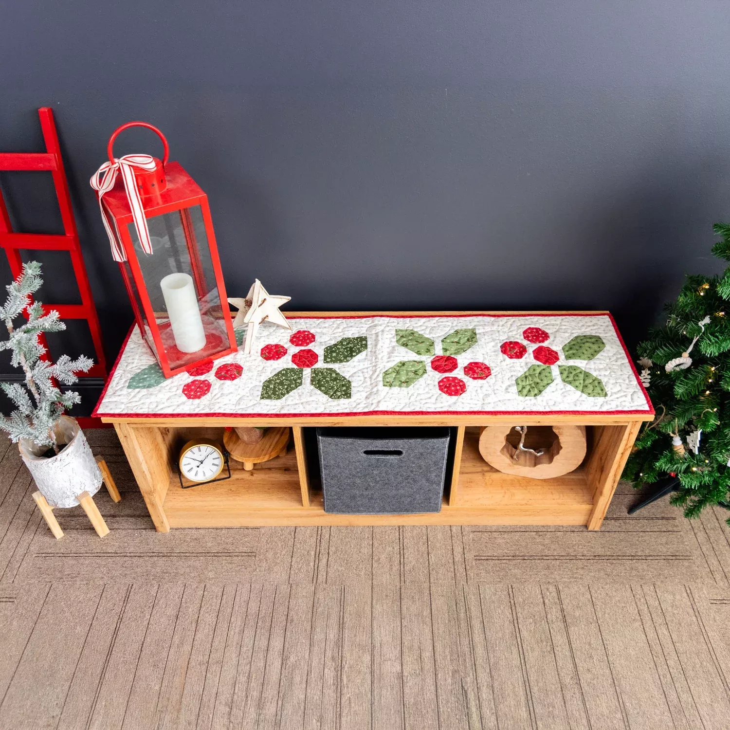 Holly-Day Cheer Runner Fabric Kit
