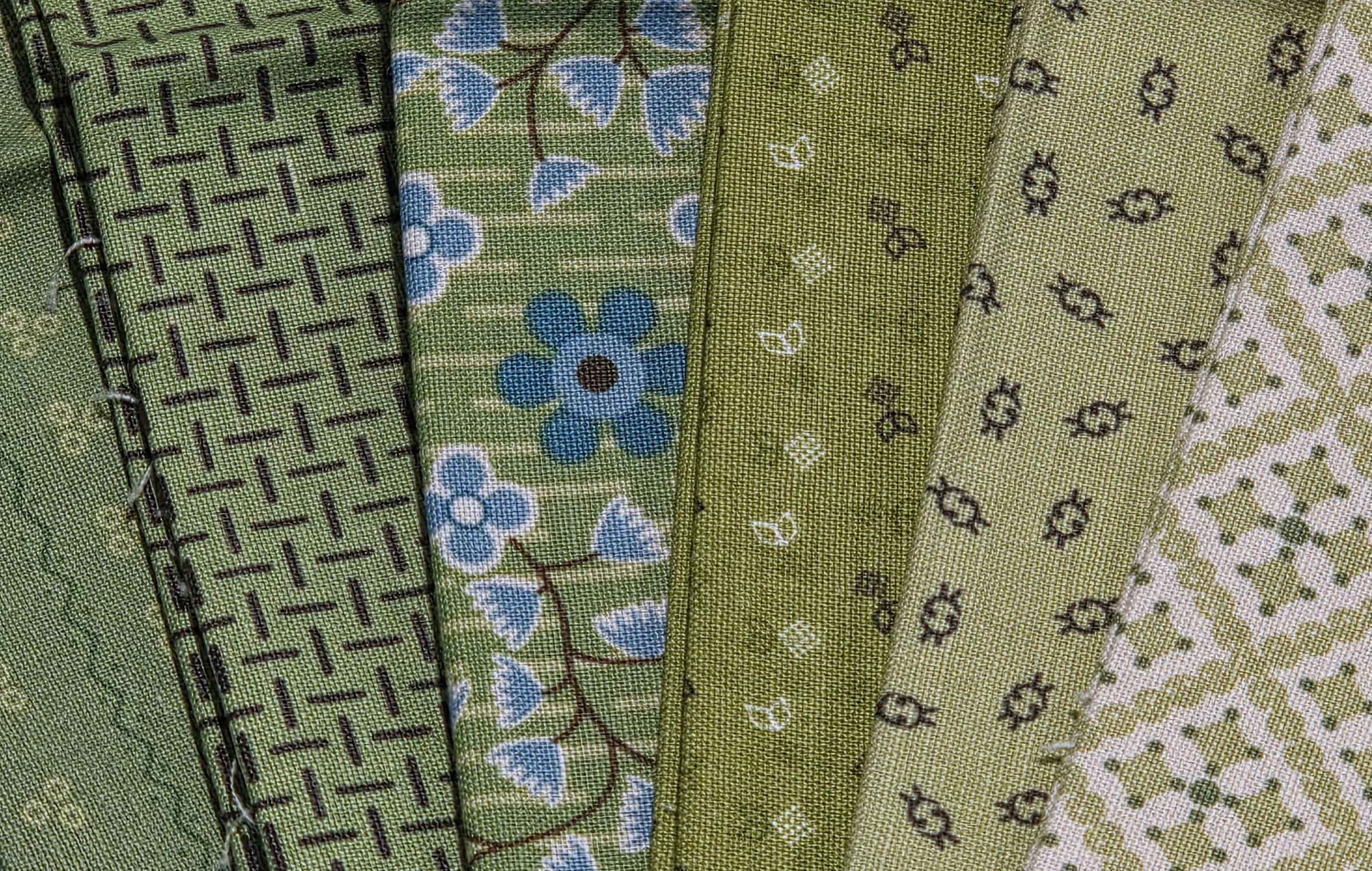Lori Holt Bundles : (6) Fat Quarter Bundles Green - Lori Holt