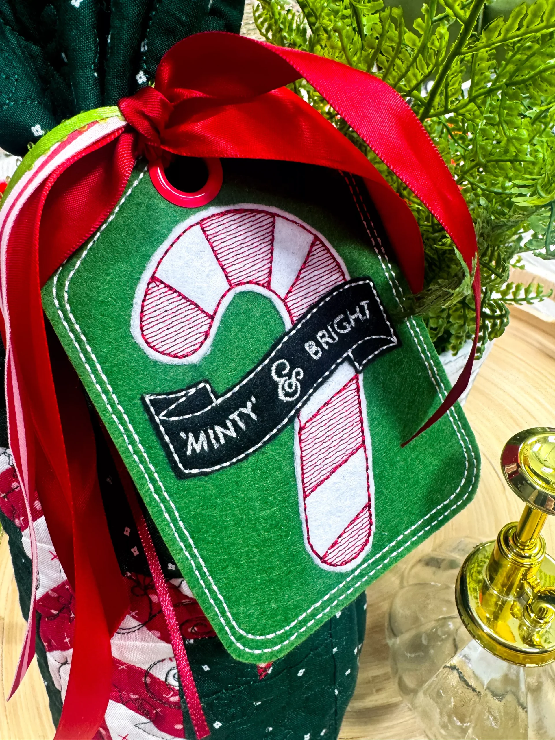 Minty' and Bright Gift Tag (Downloadable Machine Embroidery Pattern)
