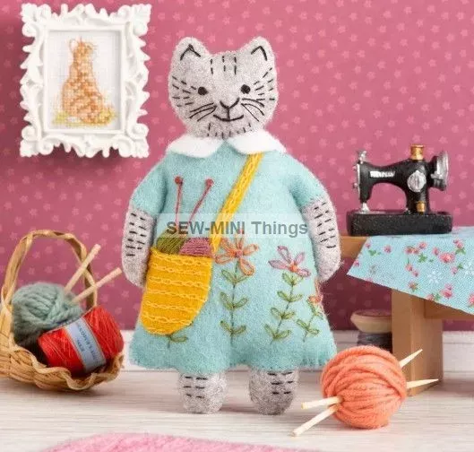 MRS CAT LOVES TO KNIT BY CORINNE LAPIERRE