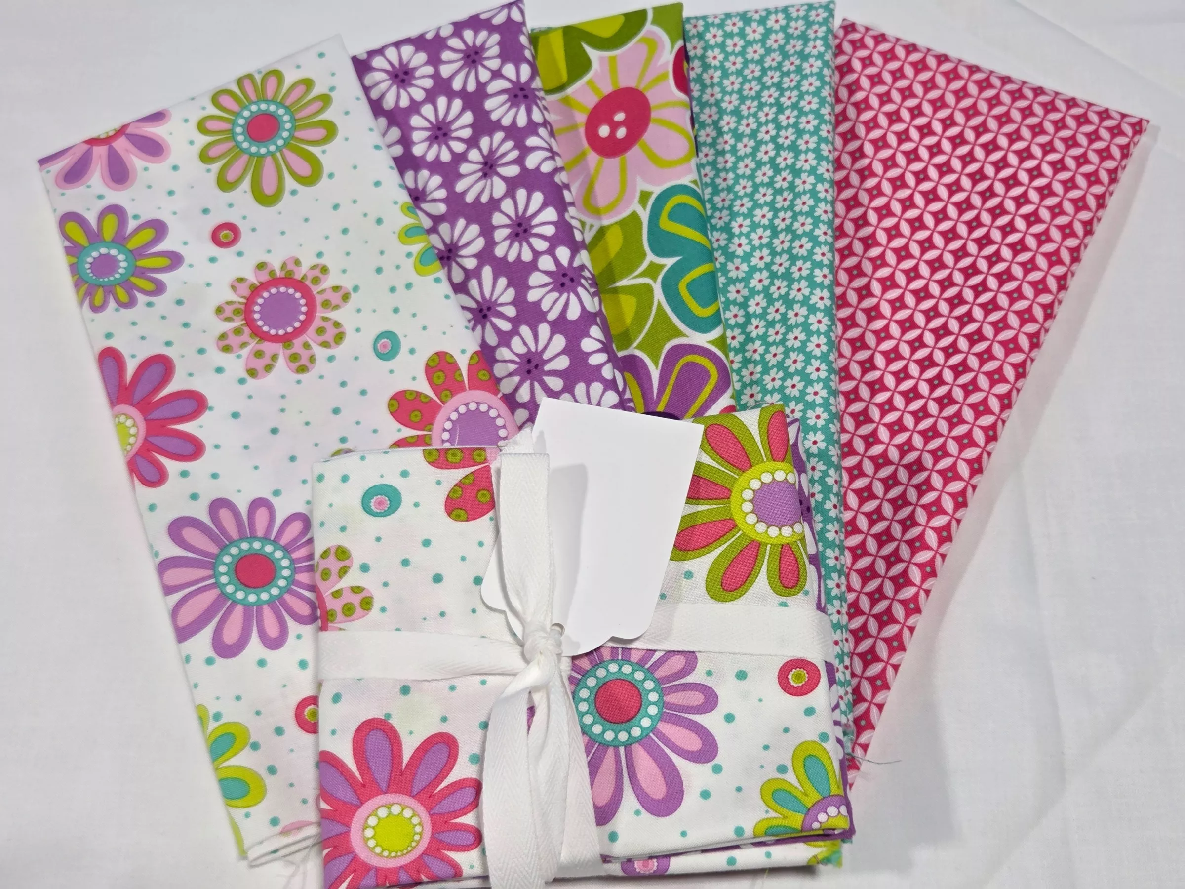Pick Me : (5) Fat Quarter Bundle - WHITE - Me & My Sister Designs