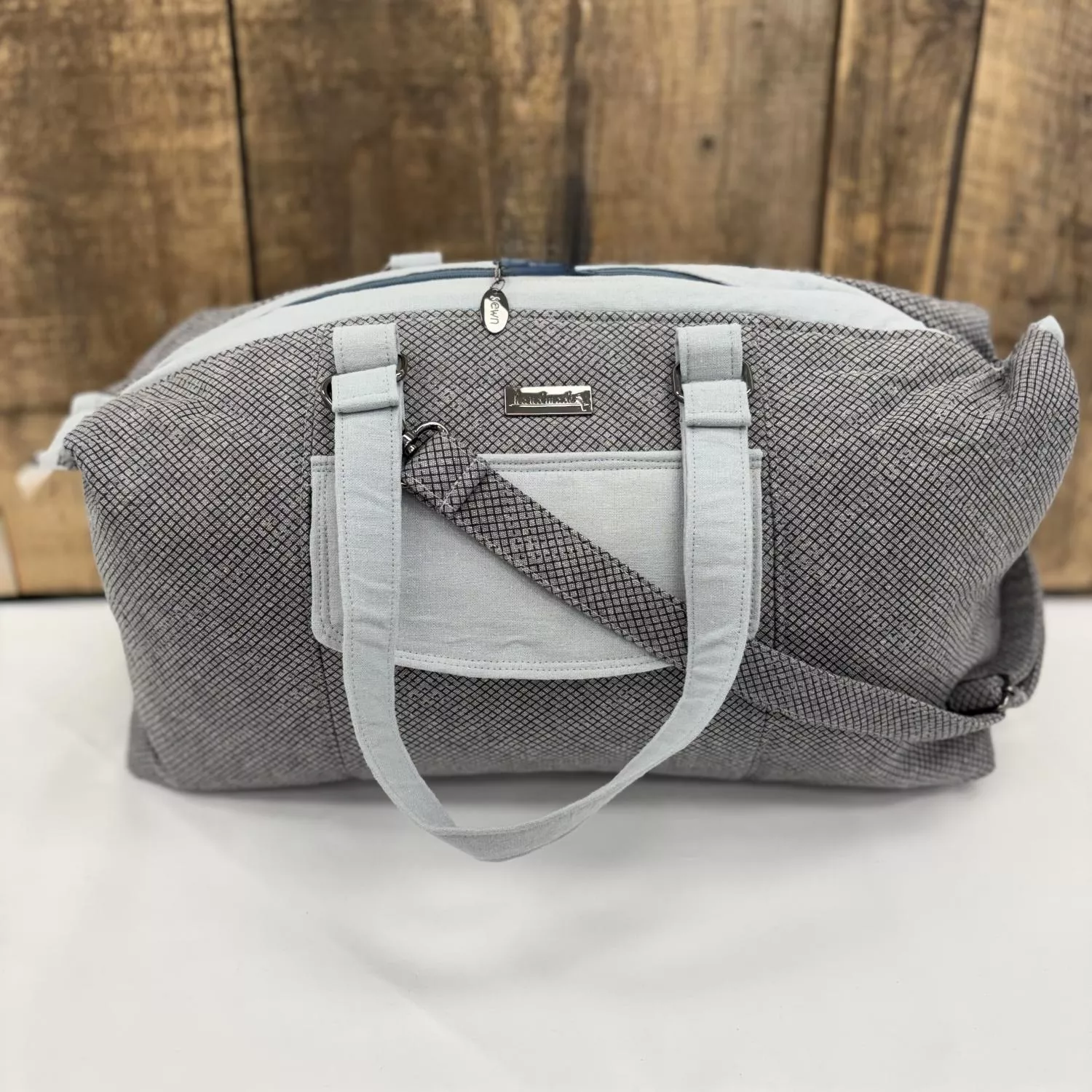 Point Pelee Weekender Bag - SAMPLE - FINISHED - 18.5" L x 10" H x 6" W