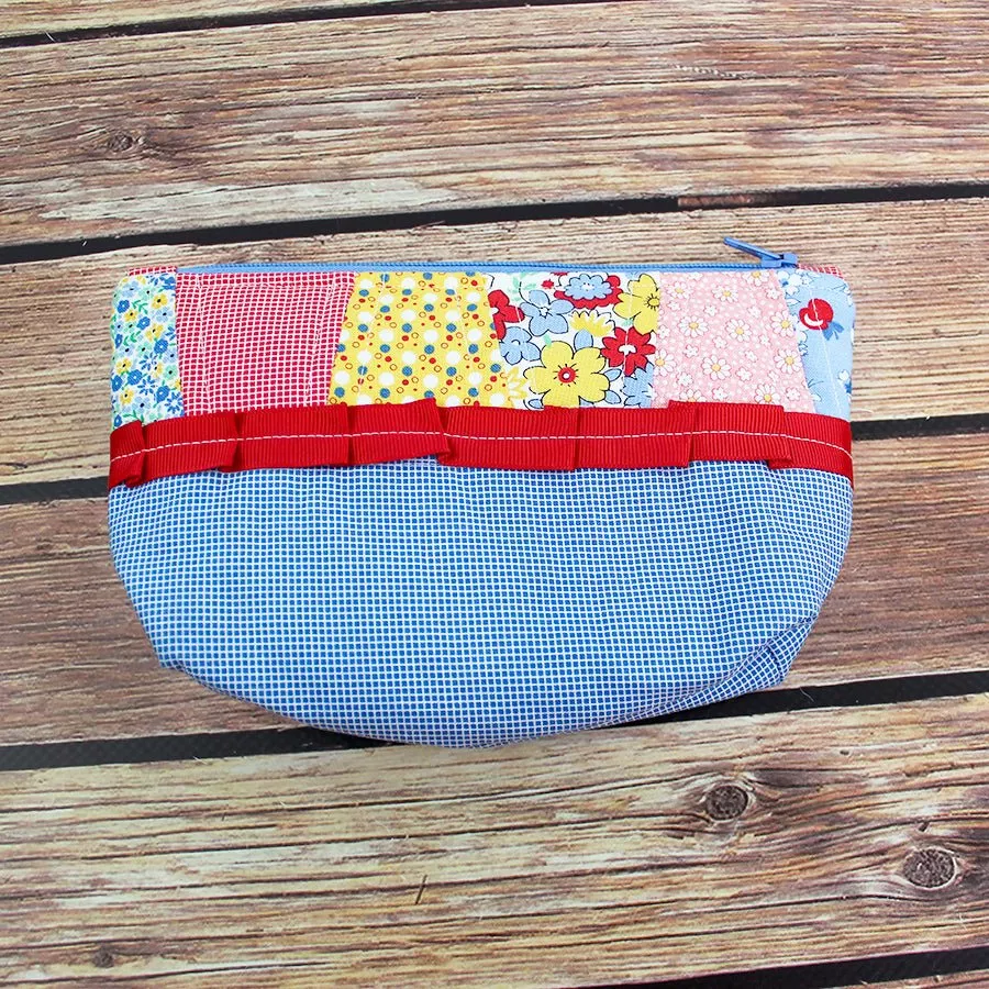 Ribbon Ruffle Pouch Kit with 30's Playtime from Moda