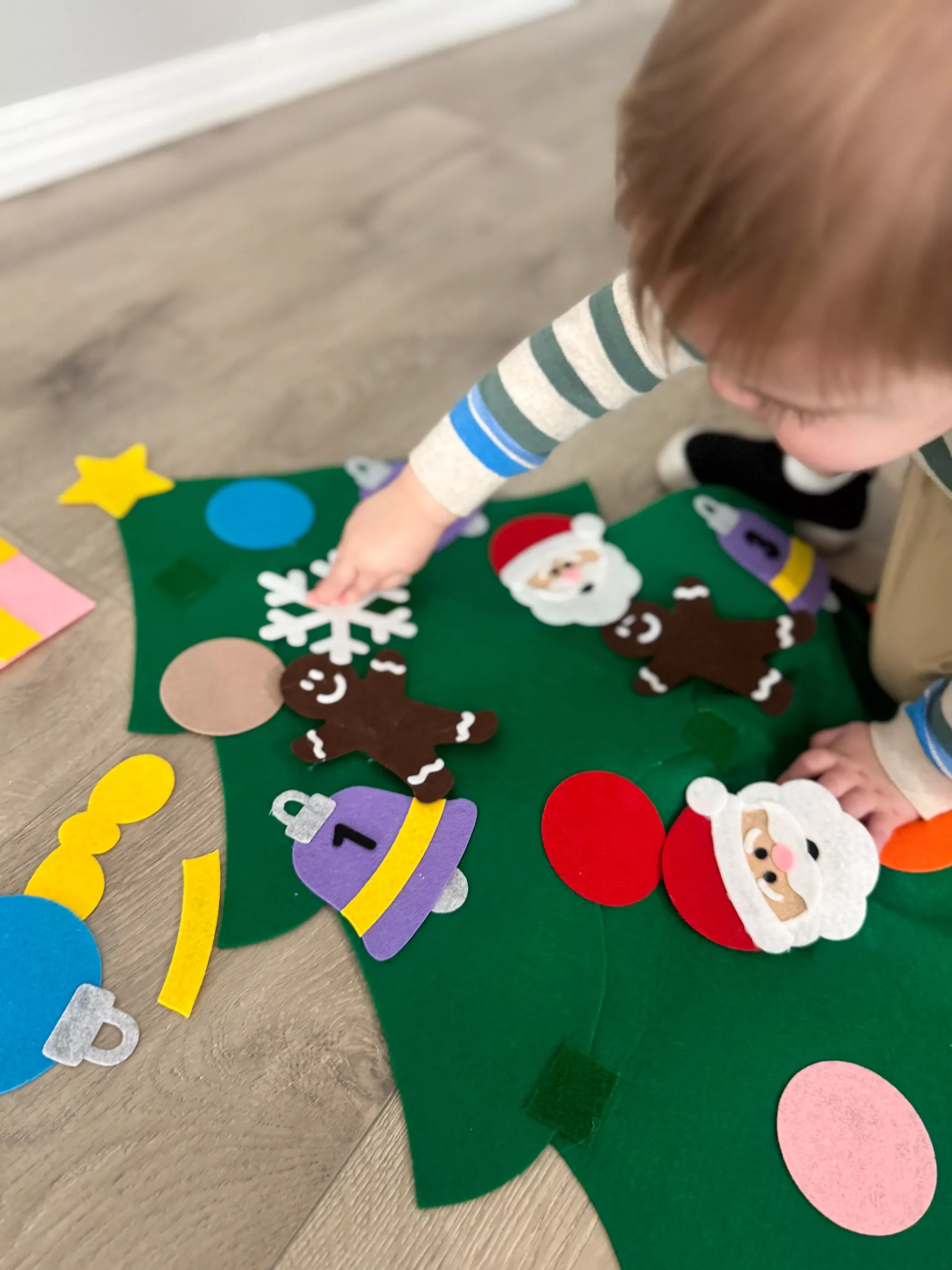 Santa's "Sticker" Tree (Downloadable ScanNCut Files)