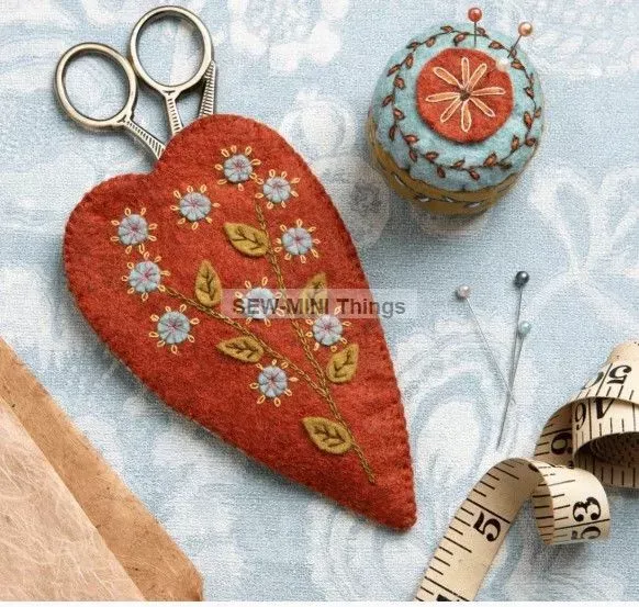 SCISSOR POUCH AND SMALL PINCUSHION BY CORINNE LAPIERRE
