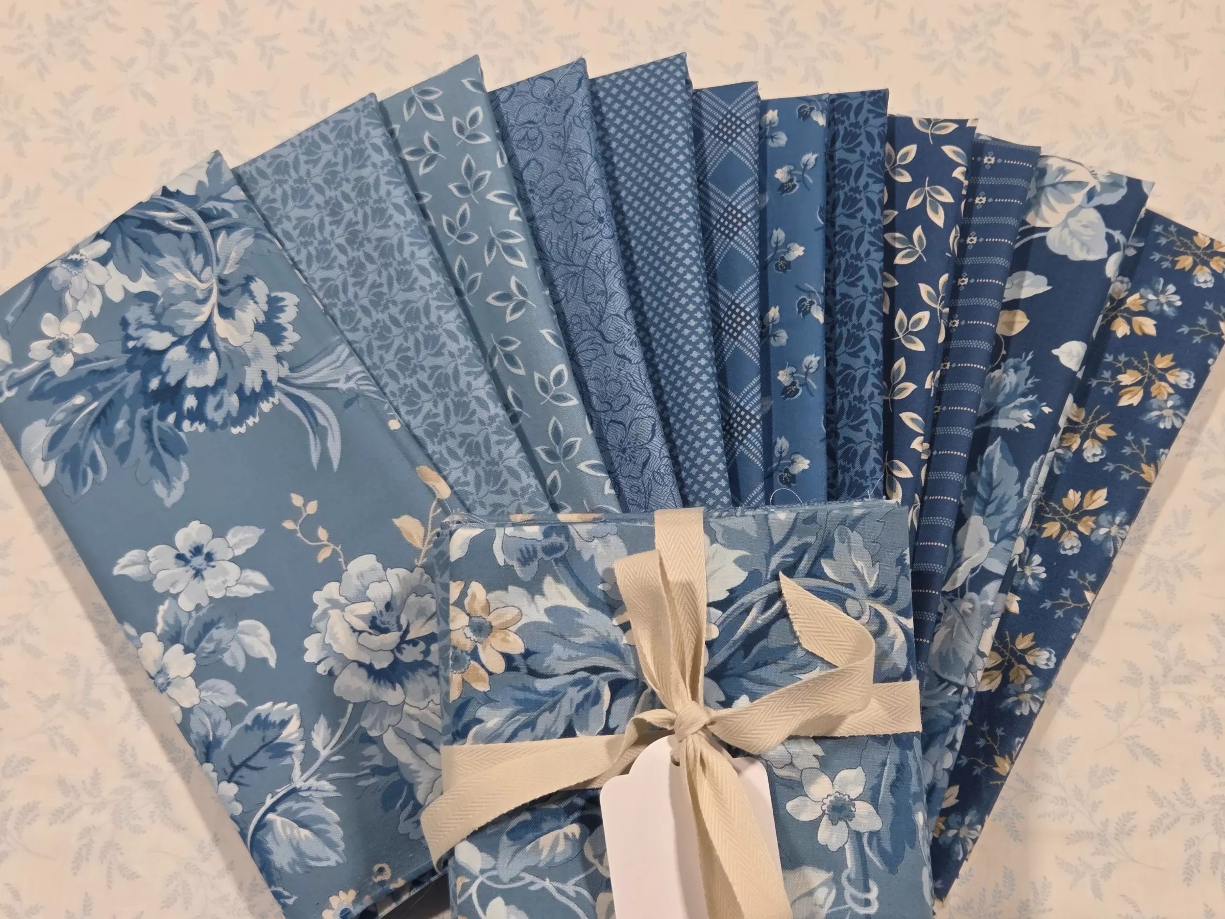 Special Delivery : (12) Fat Quarter Bundle Blue - Laundry Basket Quilts