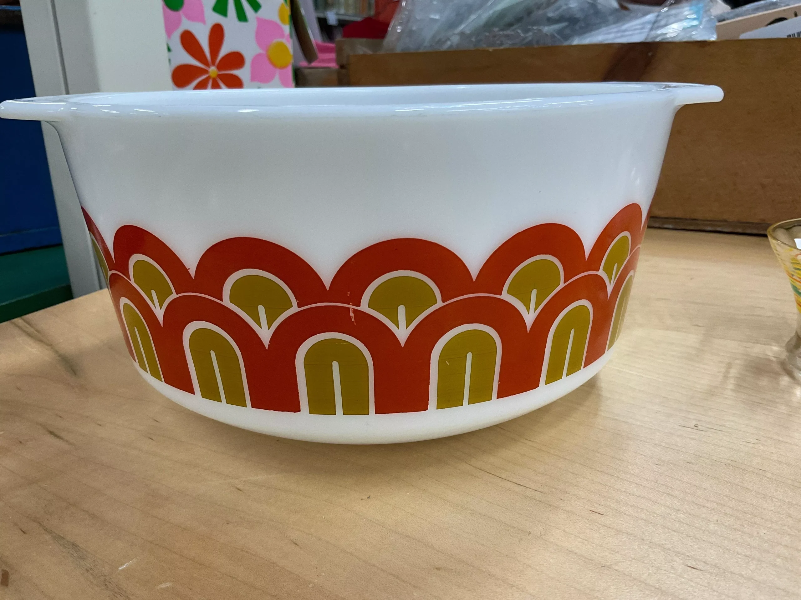 Vintage Pyrex 3 quart bowl