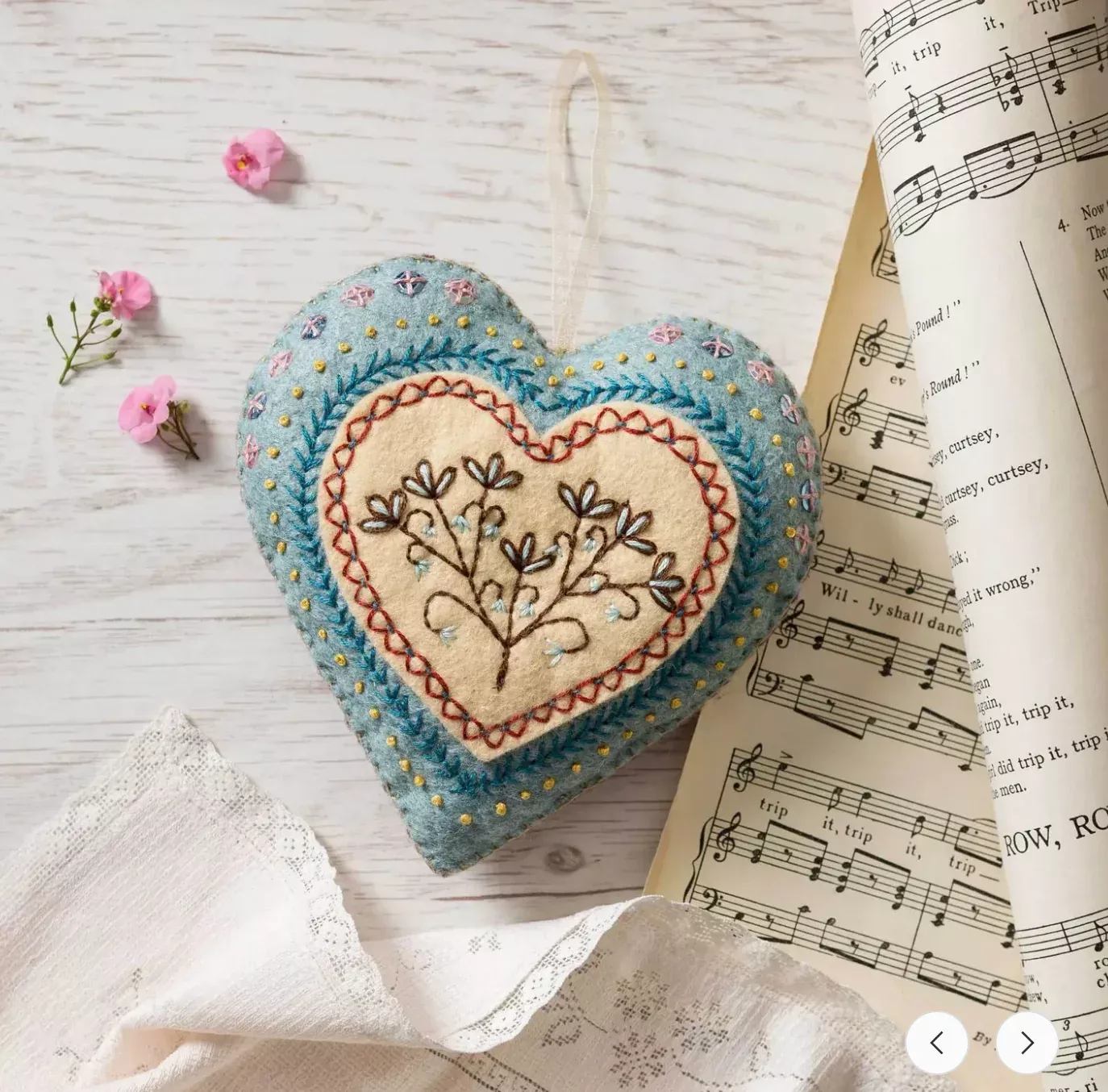 Wool Mix Flet Craft Kit-Embroidered Heart